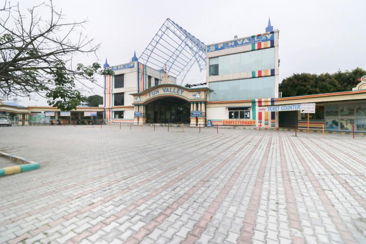 โอโย 19862 เดอะ ฟัน แวลเลย์ Hotel Doiwala ภายนอก รูปภาพ